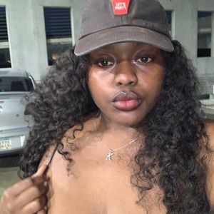 Meet your Posher, Khalia